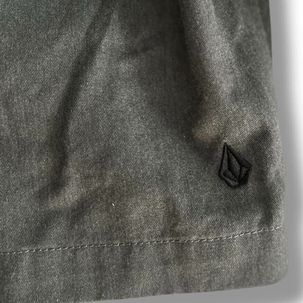 Volcom Shorts Mens Size 31 Gray Chino Flat Front True To This Walking Casual - Picture 8 of 15